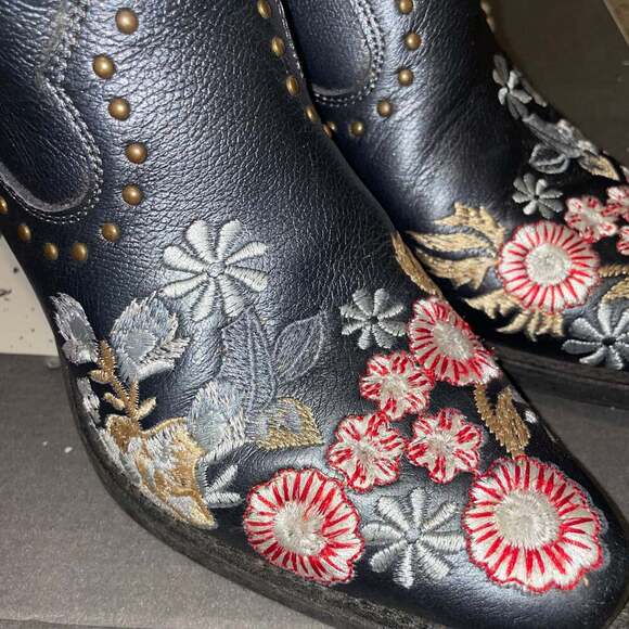 Dingo Women's Poppy Graphite Floral Embroidered Studded Snip Toe Cowboy Boots - Picture 3 of 6